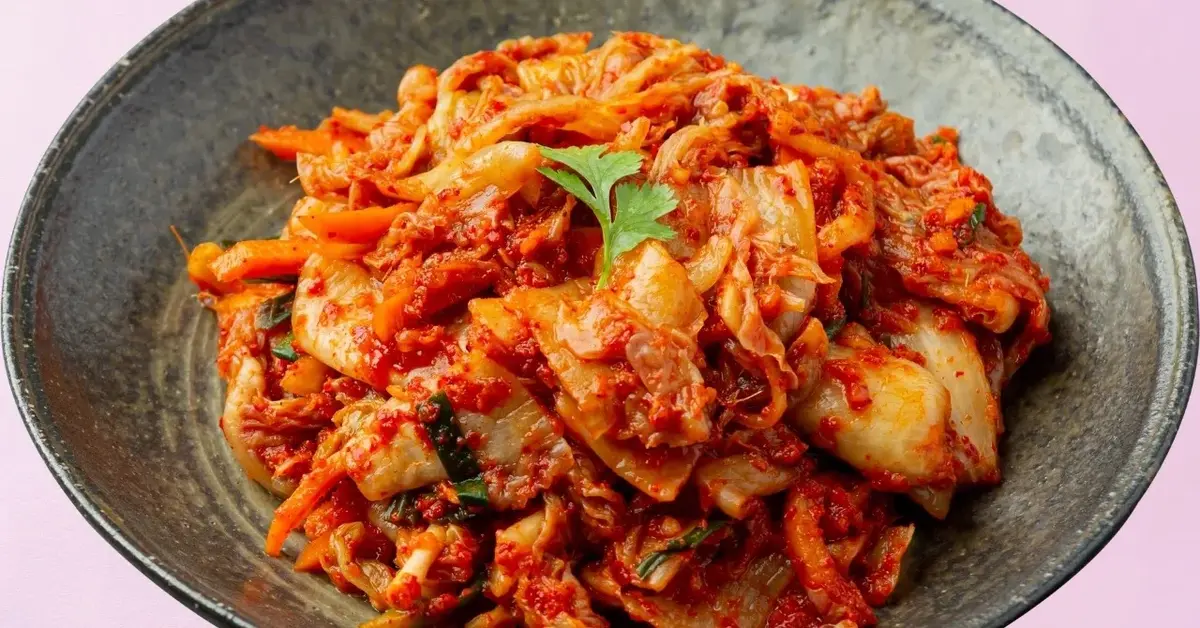 Kimchi W głębokim talerzu 