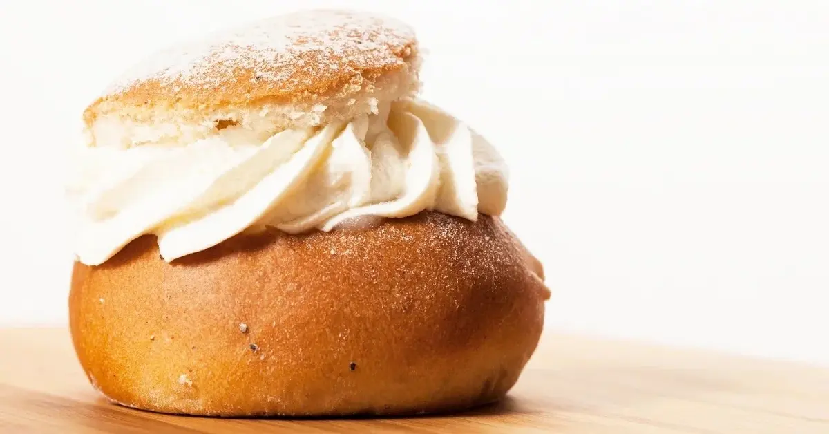 Semla Z bitą śmietana 