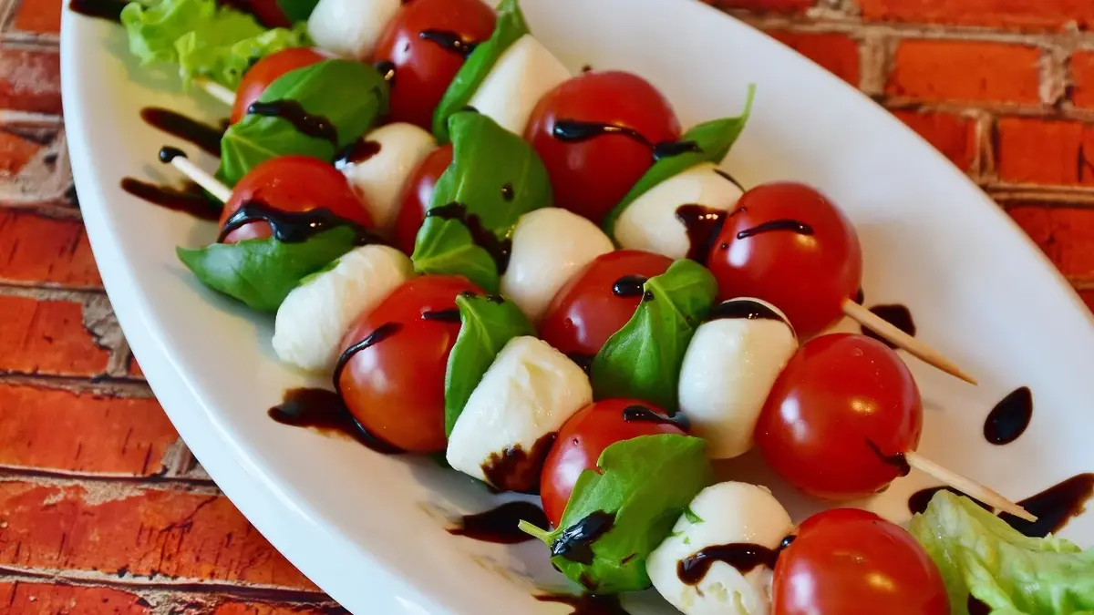 Koreczki Caprese