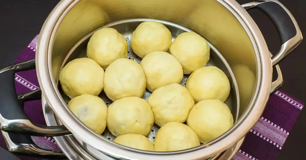 Główne zdjęcie - Kluski na parze - smak dzieciństwa, który kocha każdy!