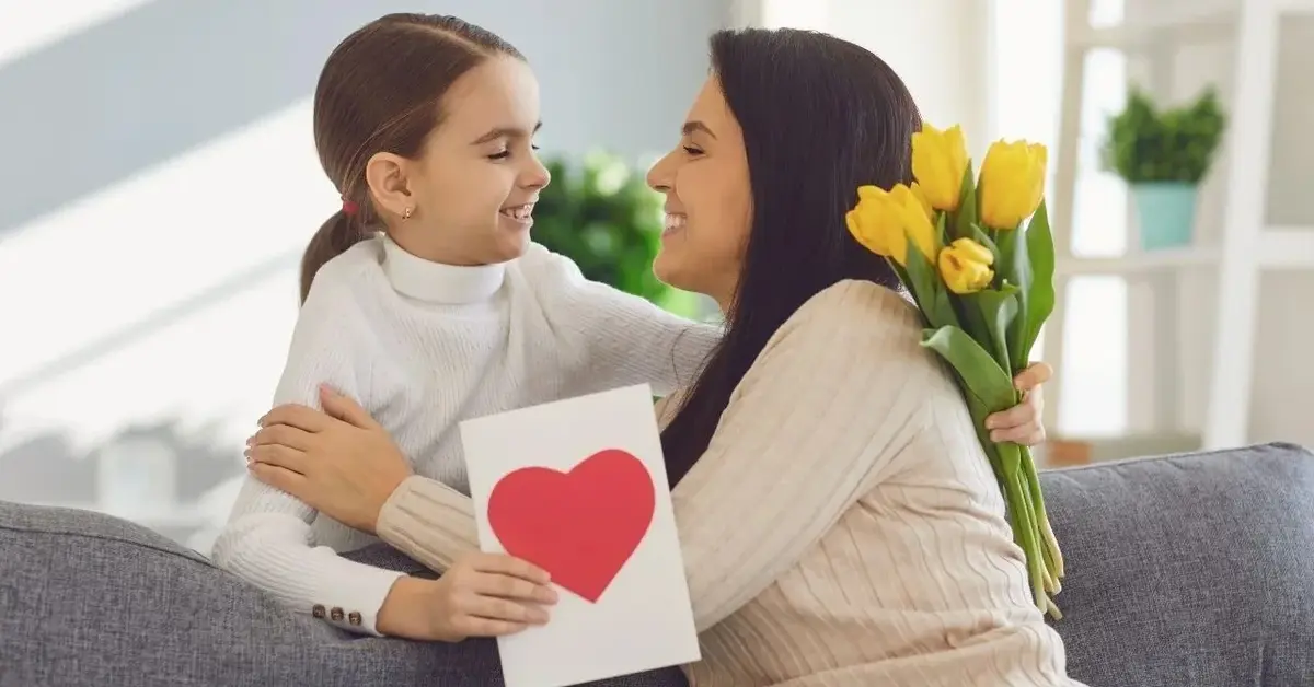 Główne zdjęcie - 5 wierszyków do laurki na Dzień Mamy! Pomysły na rymowane życzenia dla mamy 