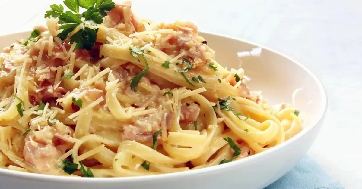 Główne zdjęcie - Tak zrobisz spaghetti carbonara w wersji #fit. Wystarczy zamienić te składniki