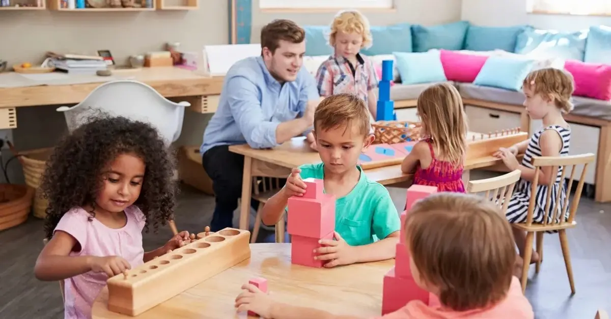 Główne zdjęcie - Metoda Montessori - jak pomóc Twojemu dziecku odkrywać świat