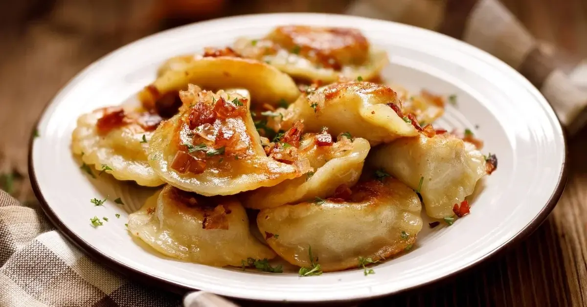 pierogi z cebulką na wierzchu