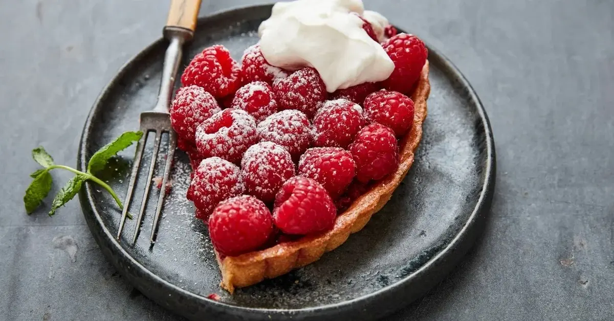 Główne zdjęcie - Obłędna tarta z mascarpone i malinami. To deser, który pokochasz