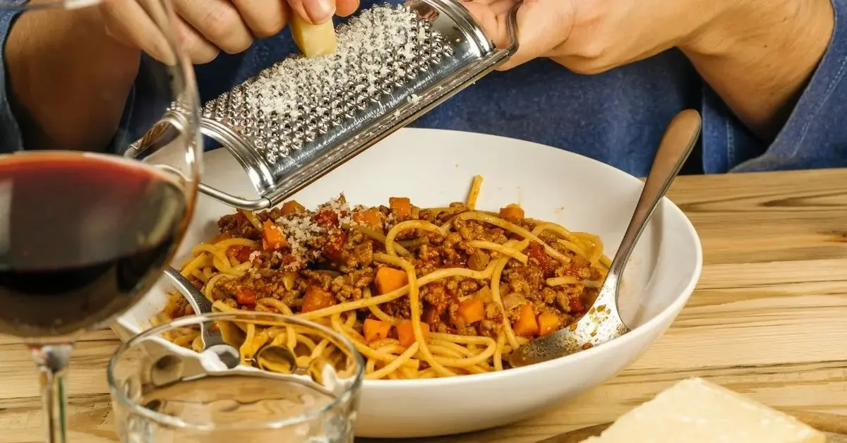 Główne zdjęcie - Jakie wino dodać do sosu spaghetti?