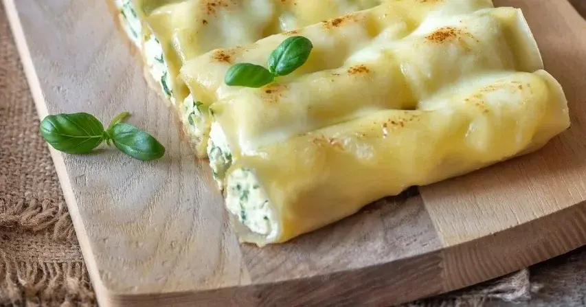 Cannelloni ze szpinakiem na drewnianej desce