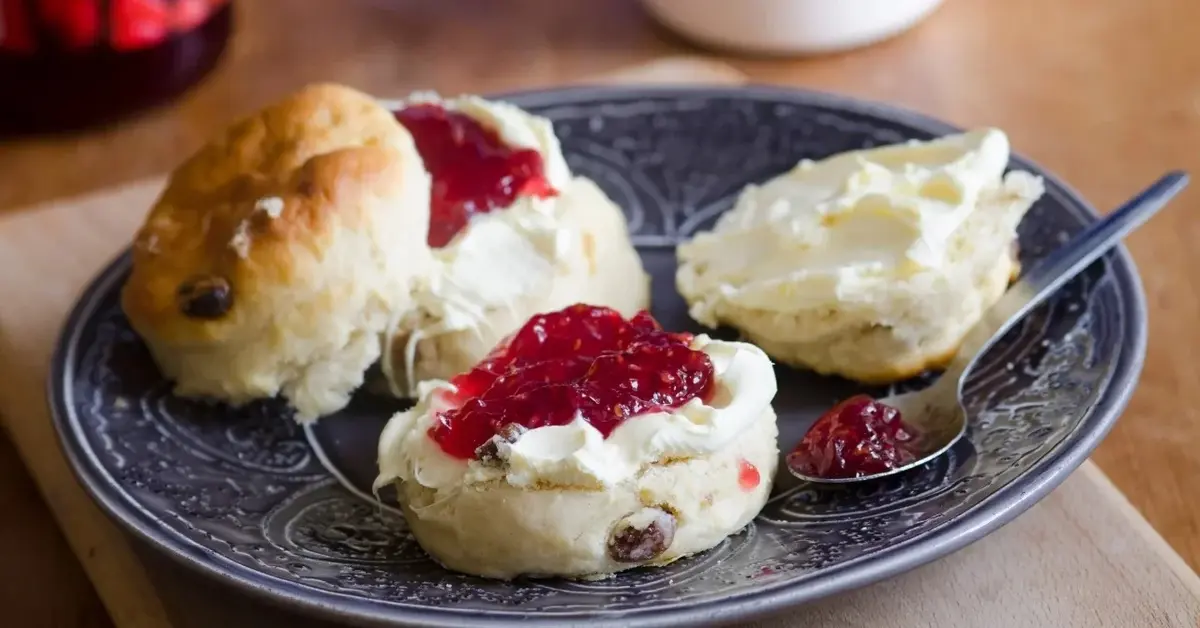 Główne zdjęcie - Scones prosto znad Tamizy!