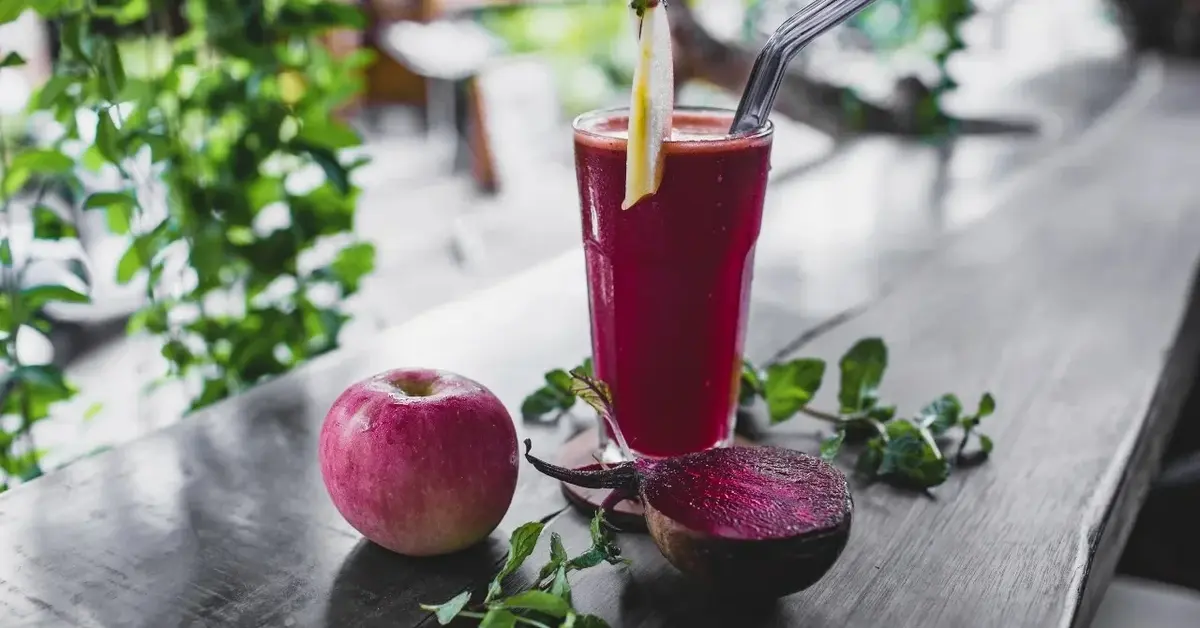 Główne zdjęcie - Smoothie z buraków i jabłek: Odkryj tajemnicę zdrowia!