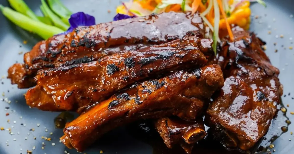 Główne zdjęcie - Aromatyczne żeberka w marynacie BBQ. Coś dla fanów intensywnych smaków!