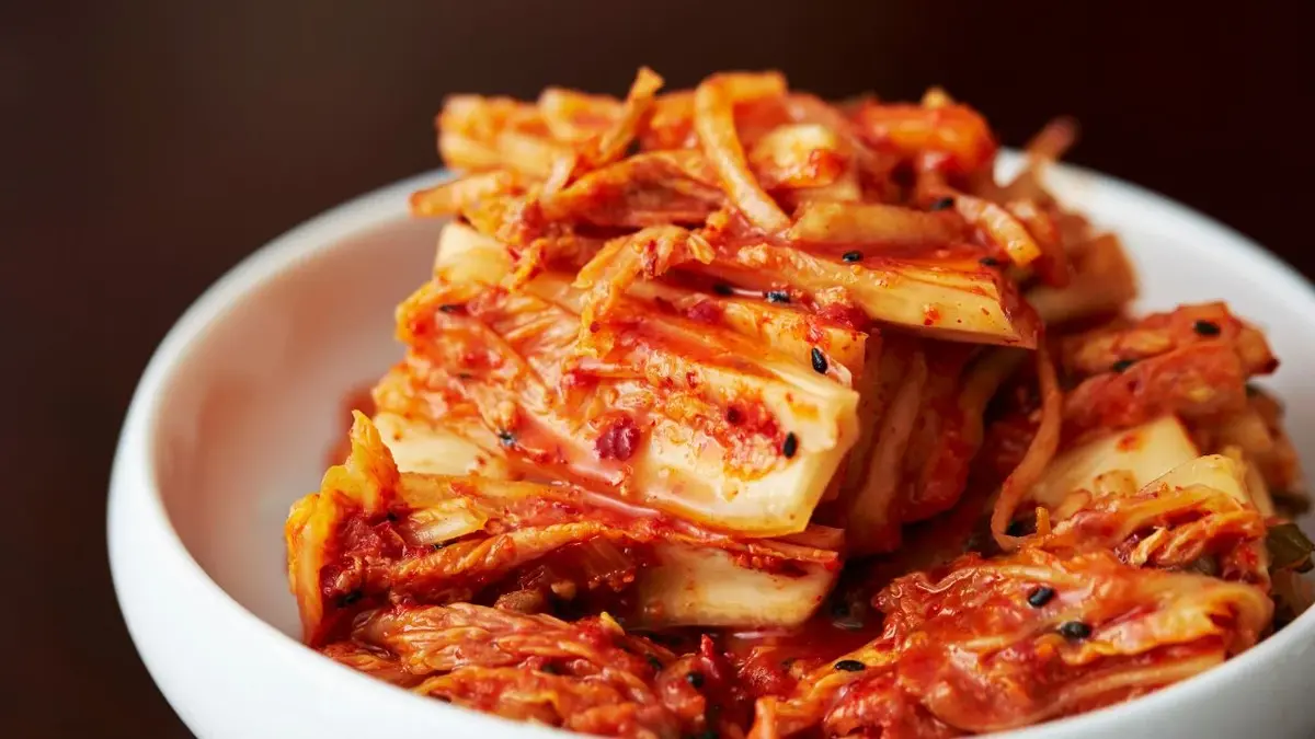 Kapusta pekińska kimchi w misce