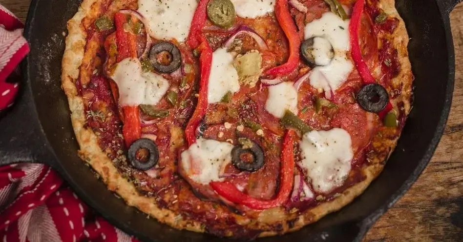 Włoska pizza na patelni