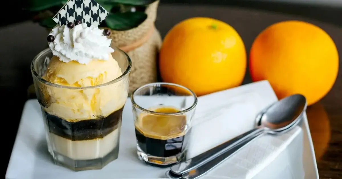 Główne zdjęcie - Włoskie affogato - pyszny deser kawowy z pistacjami. Musisz go spróbować!