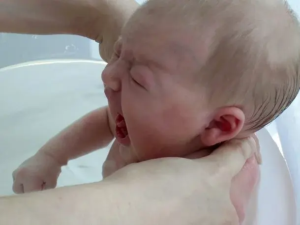 Główne zdjęcie - 10 sposobów na radzenie sobie z płaczem niemowlaka