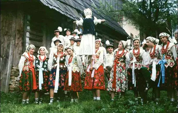 Topienie marzanny - jak przygotować ją samodzielnie?