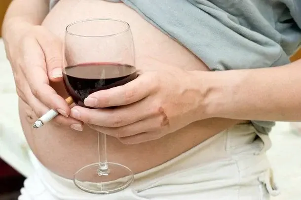 Alkoholowy zespół płodowy – skutki picia alkoholu w trakcie ciąży