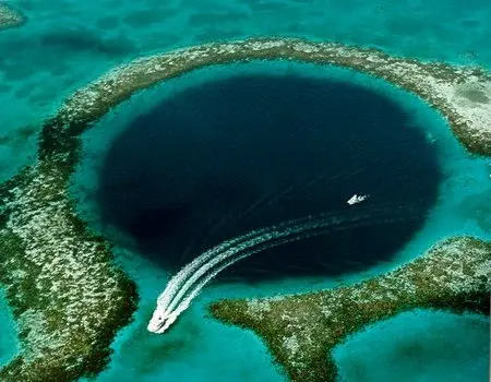 Great Blue Hole fot. U.S. Geological Survey (USGS)