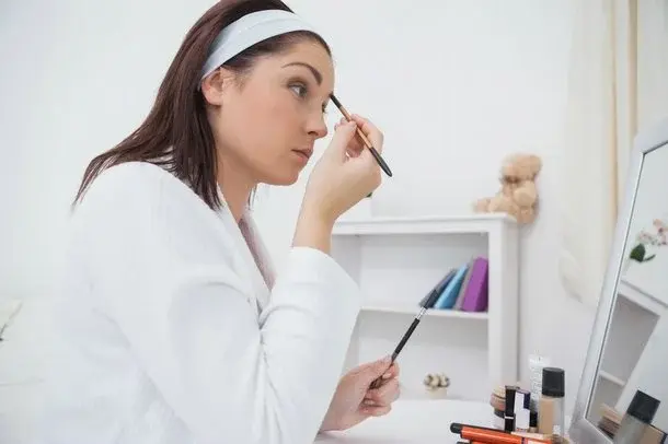7 sposobów na trwały makijaż