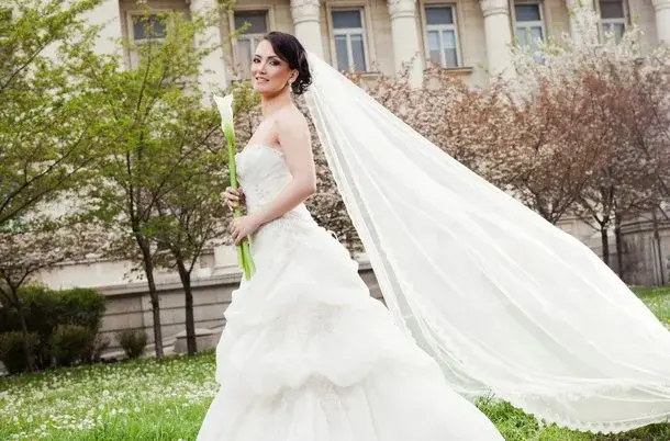 Główne zdjęcie - Jak wybrać odpowiednią suknię ślubną?