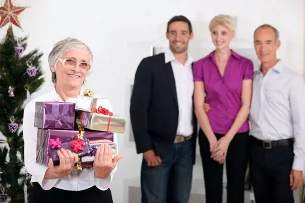 Jakie prezenty dla teściów pod choinkę (dla teściowej i teścia)