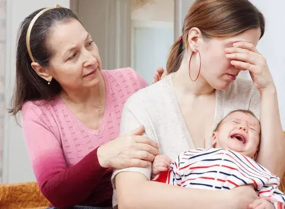 Syndrom baby blues - problem dotykający młode mamy