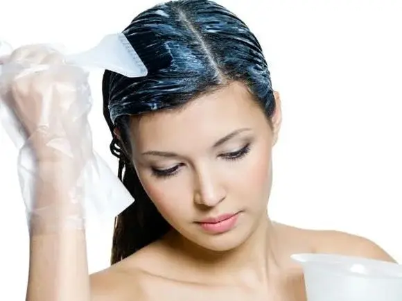 Jak samodzielnie pofarbować włosy?