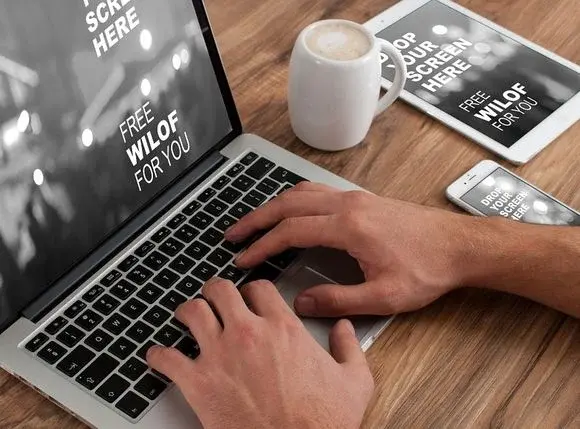 Jak bezpiecznie wyczyścić laptopa?