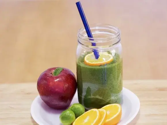 Jak przygotować oczyszczające organizm smoothie?