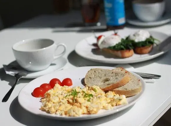 Co zjeść na śniadanie, żeby mieć energię?