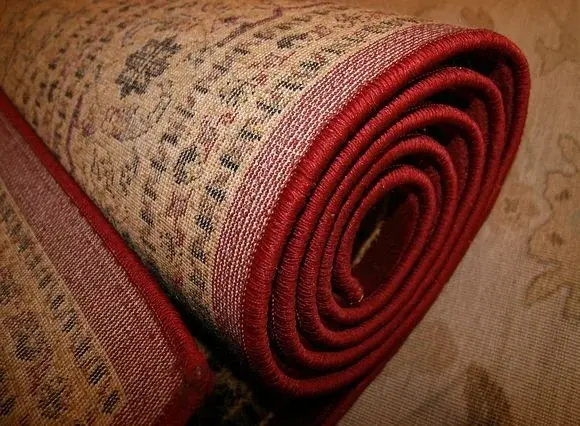 Skuteczne sposoby na wyczyszczenie dywanu