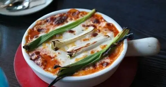 Główne zdjęcie - Zapiekany makaron z sosem bolognese. To coś więcej niż lasagne!