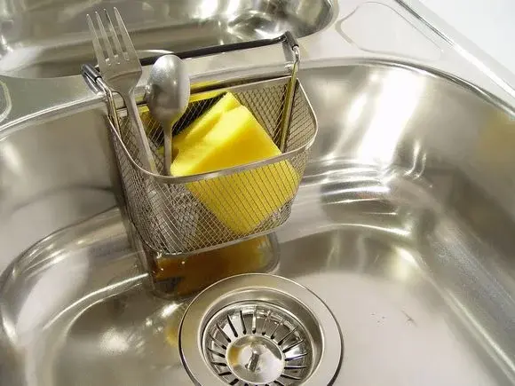 Jak należy czyścić zlew w kuchni?