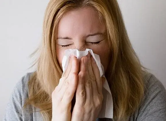 Domowe sposoby, dzięki którym pokonasz katar