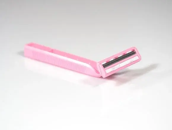 5 wskazówek, jak poprawnie depilować nogi za pomocą maszynki do golenia