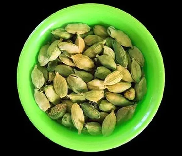 4 właściwości kardamonu, dzięki którym szybciej schudniesz