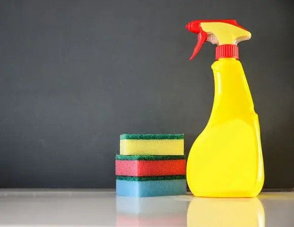 Jak doczyścić mikrofalówkę bez środków chemicznych?