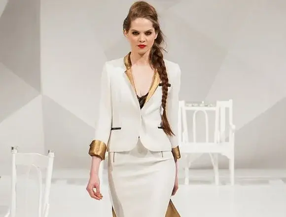 7 wskazówek dotyczących noszenia białych ubrań