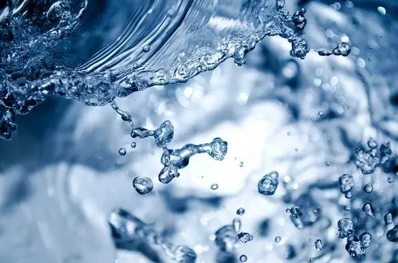 6 sposobów na pozbycie się nadmiaru wody z organizmu