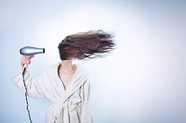 Jak odpowiednio suszyć włosy?