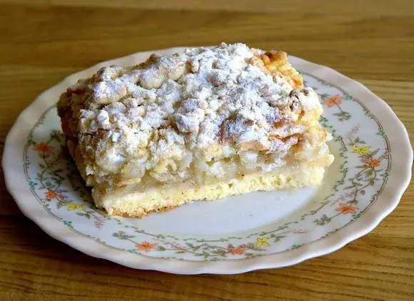 Przepisy na aromatyczną szarlotkę i pyszny sernik