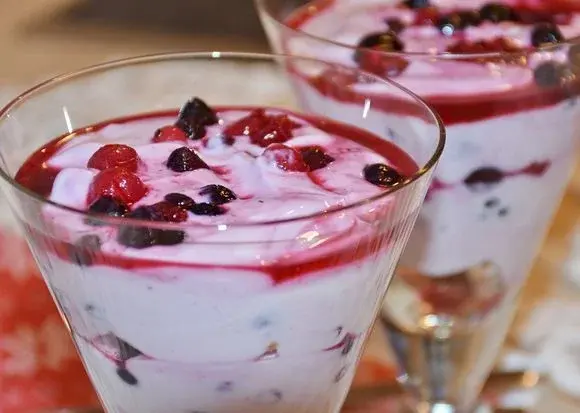 Przepisy na krem winogronowy i krem malinowy