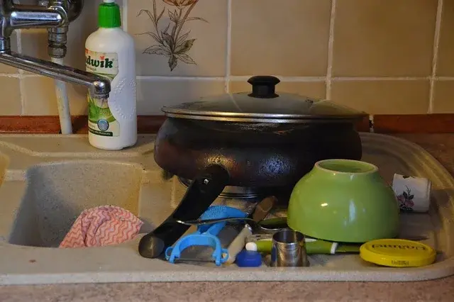 Jak przekonać mężczyznę do zmywania i sprzątania w domu?