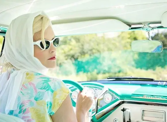 Jak sprawnie poradzić sobie z zaparowanymi szybami w aucie?