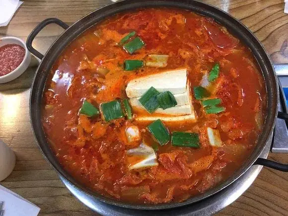 Przepis na wyrazistą zupę meksykańską i pikantny gulasz węgierski