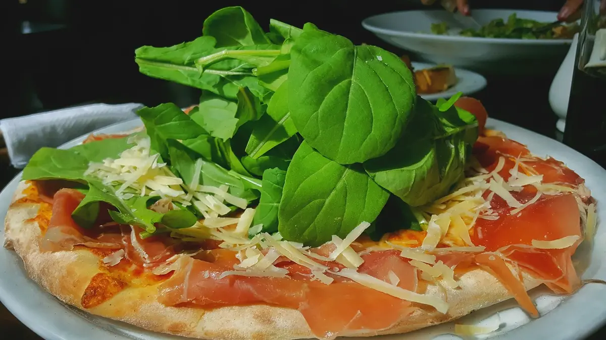 Nie musisz odmawiać sobie pizzy z powodu alergii na gluten, sprawdź jak przygotować włoską pizzę bezglutenową