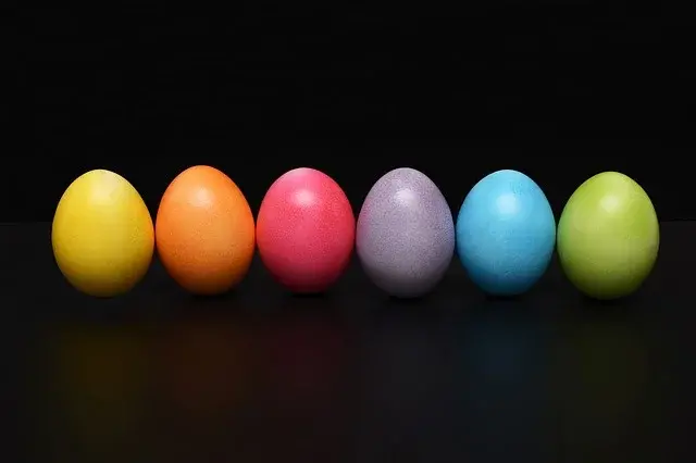 Co zrobić z jajkami, które zostały po Wielkanocy? Przepis na prostą pastę jajeczną