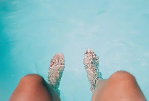 4 sposoby na opuchnięte nogi