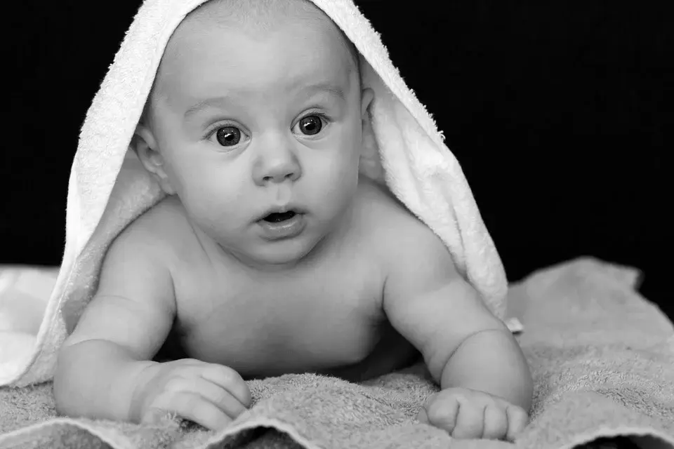 Główne zdjęcie - Pielęgnacja skóry noworodka i niemowlaka. Jak właściwie pielęgnować dziecięcą skórę?