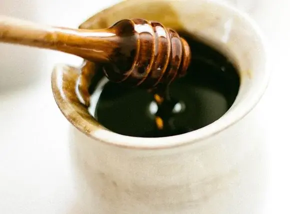 Miód i czosnek, jako naturalne antybiotyki na infekcje