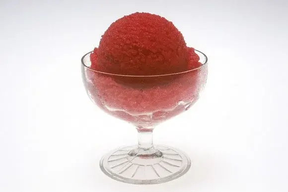 Jak przygotować sorbet ze świeżych truskawek?